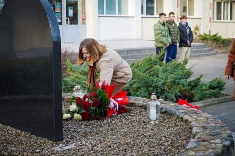 Włocławek upamiętnił ofiary Holocaustu. Delegacja złożyła kwiaty i zorganizowano konferencję