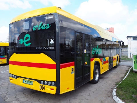 Kolizja z udziałem autobusu elektrycznego we Włocławku. Producent oceni, czy ruszy naprawa