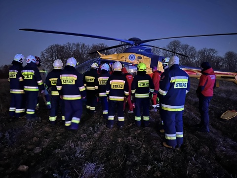 Wędkarze wpadli pod lód. Jeden z nich nie przeżył. To szef strażaków z miejscowości Wola